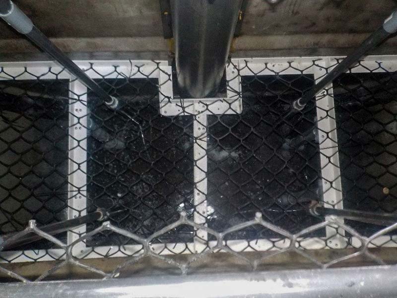 ろ材受け修理（架台設置）